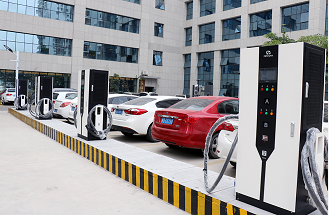 ドイツでは、すべてのガソリンスタンドが電気自動車の充電を提供する必要があります